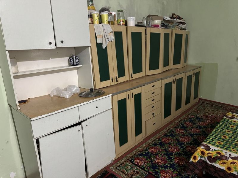 Kuxinniy mebel holati yaxshi