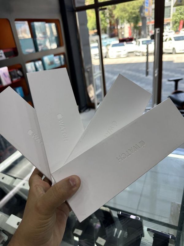 Apple watch 10 42 hamma ranglari bor 338$ Apple watch 10 42 hamma ranglari bor 338$