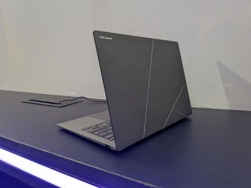 Asus Zenbook s14 Oled. Lunar Lake 256V (2024)