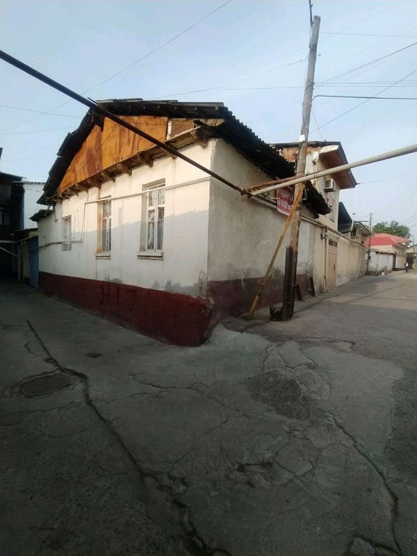 Уй сотилади валутачилар махалласида чорсуда срочна Уй сотилади валутачилар махалласида чорсуда срочна