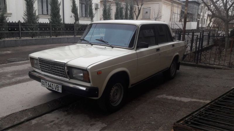 Vaz 2105 sotiladi