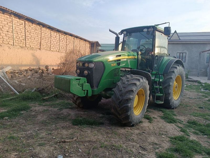 Трактор John Deere 7930