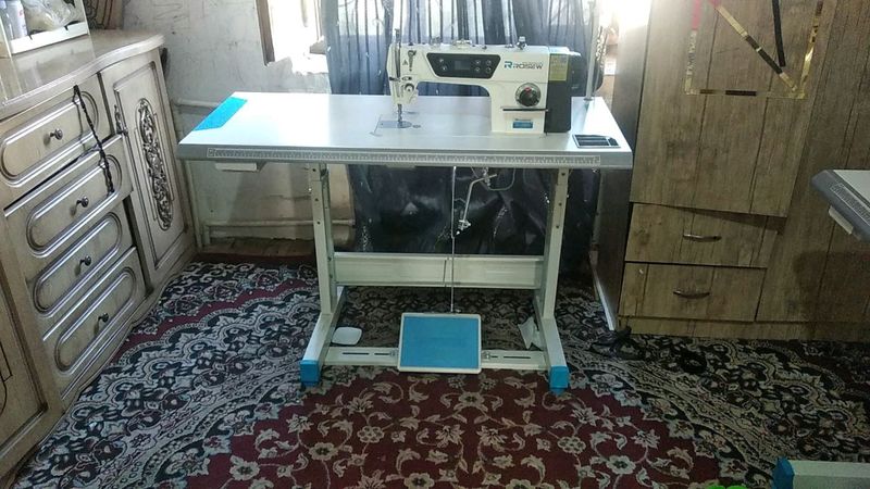 Rrosew tikuv mashnasi va averlog Rrosew tikuv mashnasi va averlog