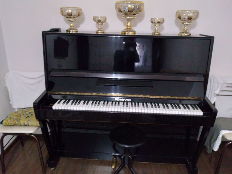 Pianino holadi zur ishlash zur ovozi zur
