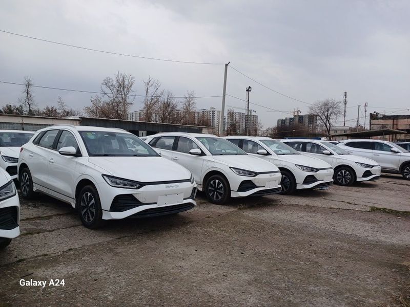 BYD E2 oq rangli luxry 405km Toshkenda tayyor