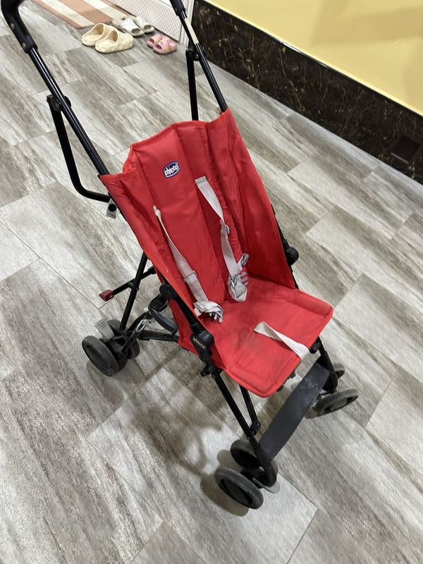 Коляска Chicco оригиналльная трость, удобно и легко Коляска Chicco оригиналльная трость, удобно и легко