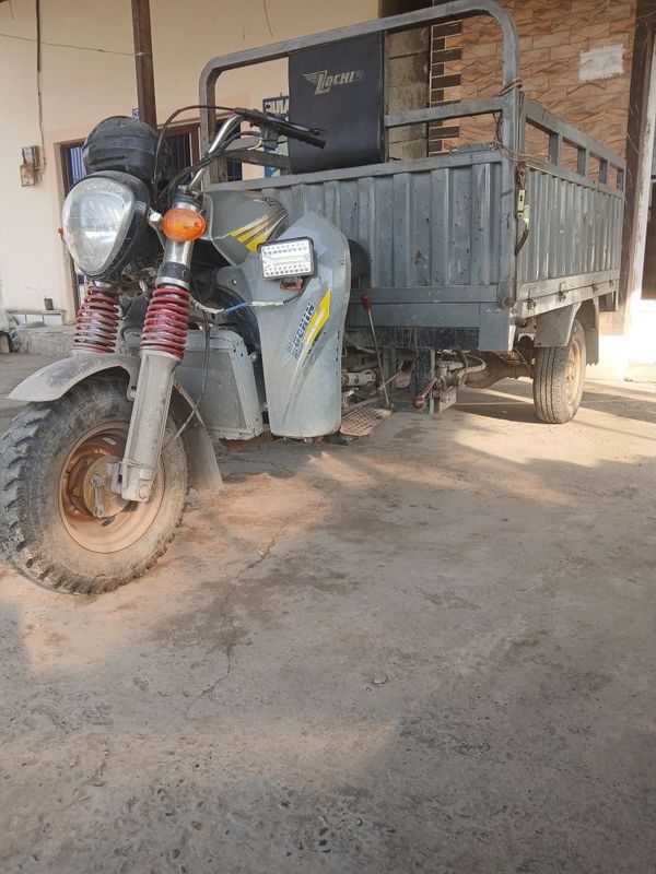 Lochin moto sotiladi Lochin moto sotiladi