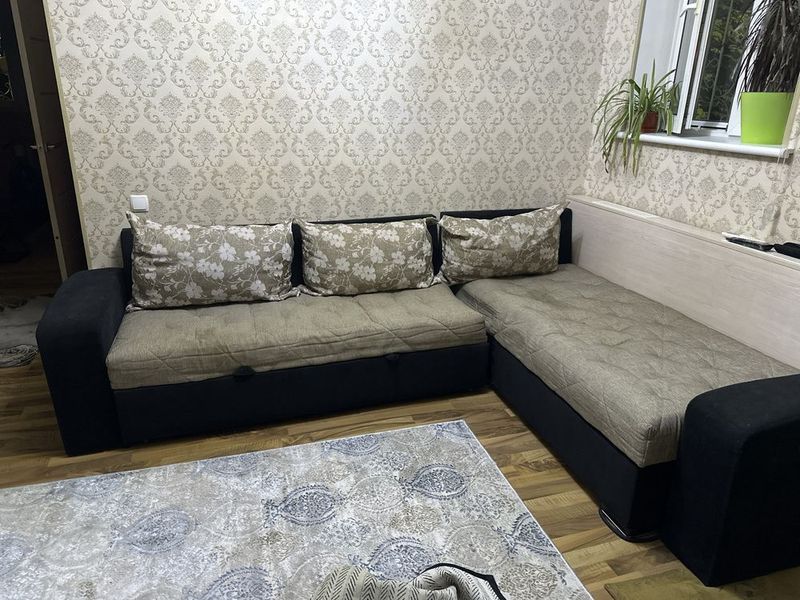 Продаю угловой диван