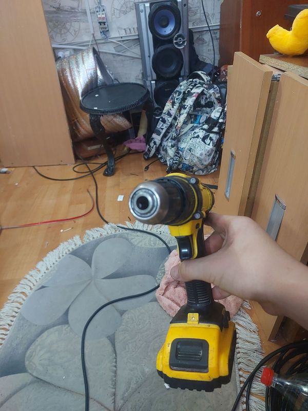 Продам шуруповёрт дешево срочно