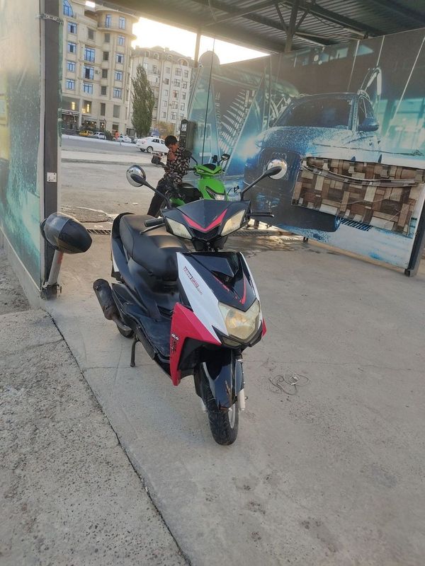 Skuter benzinli sotiladi