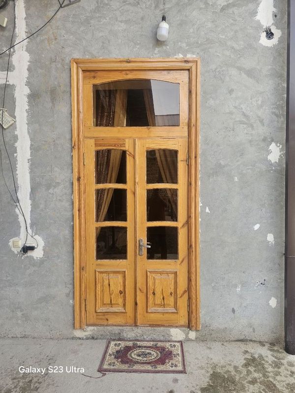 Eshik rom sotiladi holat ideal Eshik rom sotiladi holat ideal