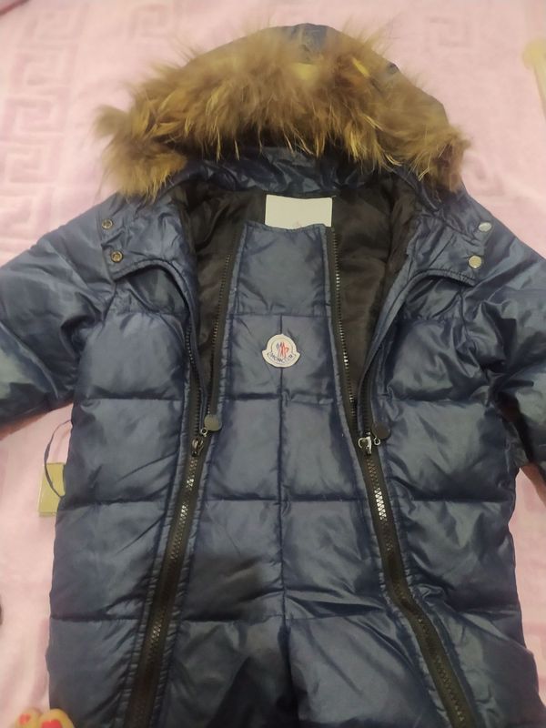 Продам детскую комбинезон MONCLER