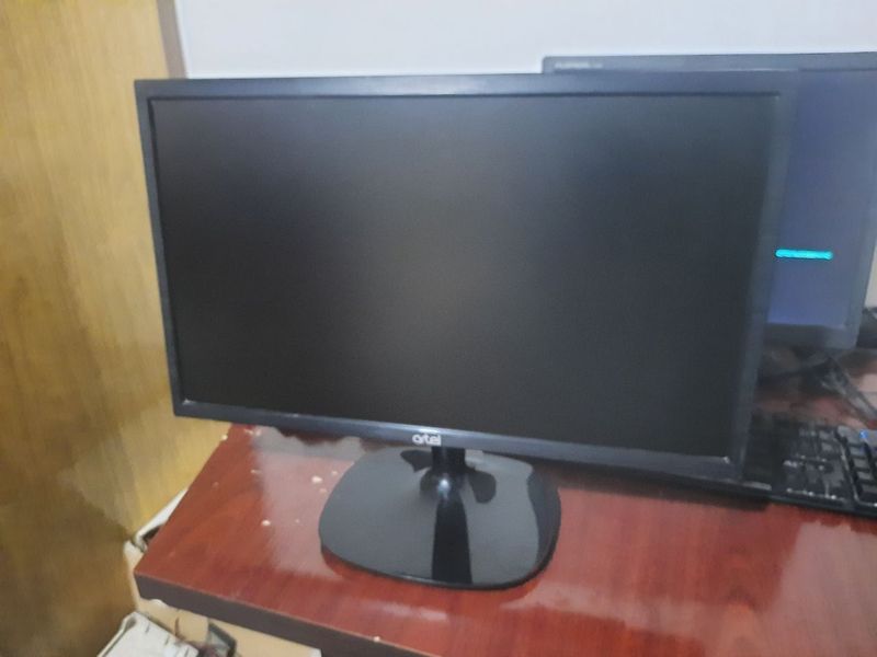 Monitor 22 lik Artel LED sotiladi Monitor 22 lik Artel LED sotiladi