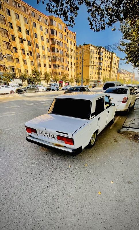 Vaz 2107 sotiladi