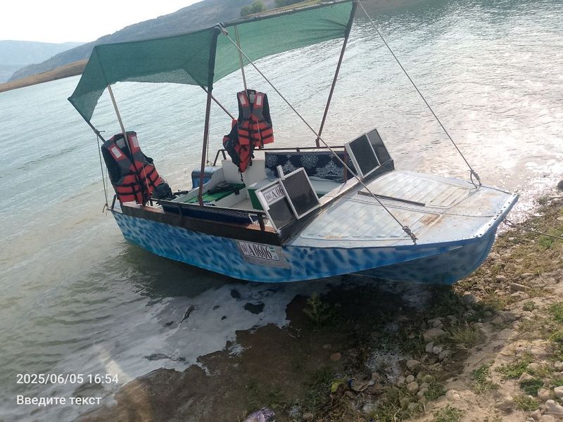 Voronis matori qayiq suvda ishlab turibdi holati yaxshi 3500$ Voronis matori qayiq suvda ishlab turibdi holati yaxshi 3500$
