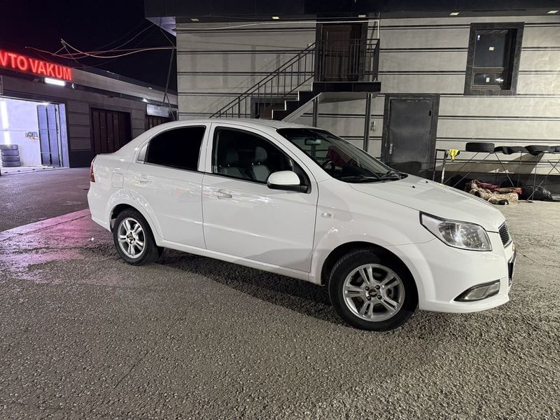 Nexia 3 oq 9300$ kelishamiz