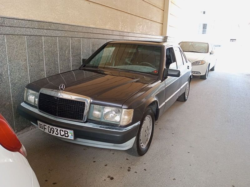 Mercedes benz 190 sotiladi.111 1.8 abyomda.Xolati zoʻr.Metan gaz