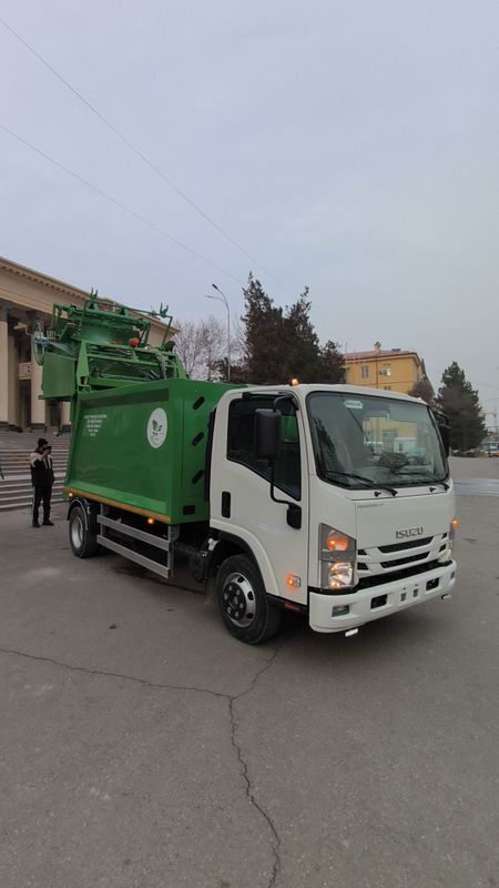 Мусоровоз 7 куб на базе шасси Isuzu NPR 75