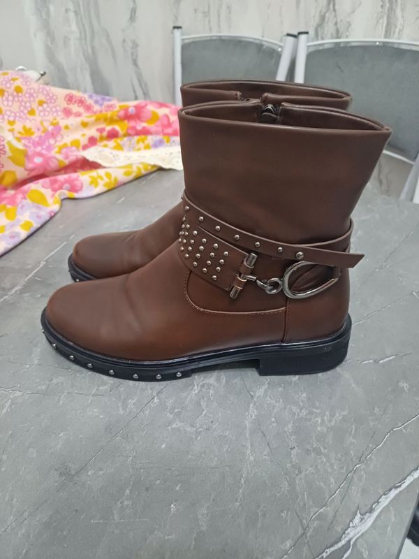 Продаётся женская сапоги новый