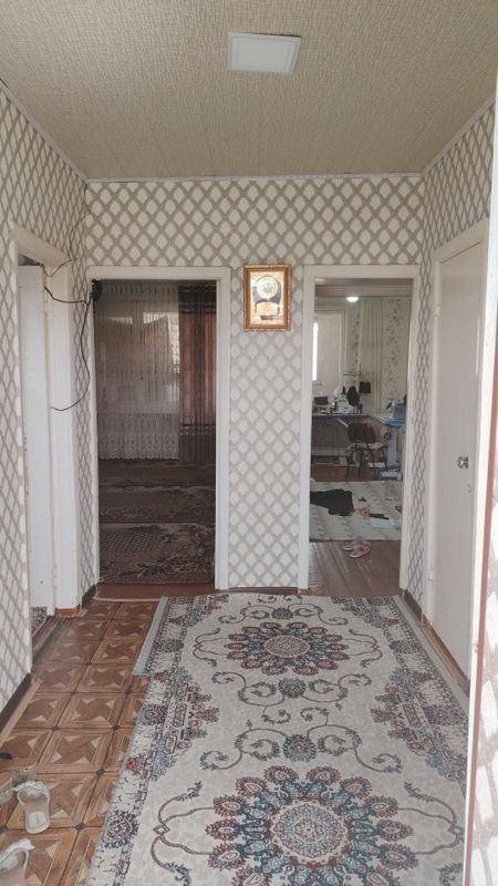 2 комнатная квартира. Адрес город Зарафшан 3 микрорайон 23 дом 136 кв.