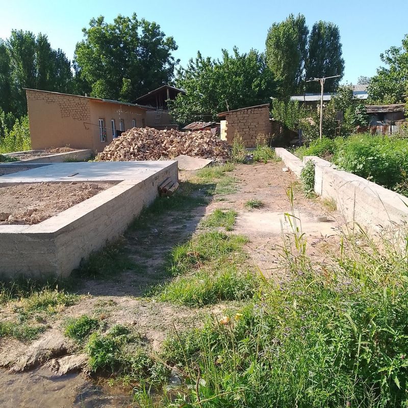 Йер тайор фундамент куйилган времянка куришга гишти билан сотилади Йер тайор фундамент куйилган времянка куришга гишти билан сотилади