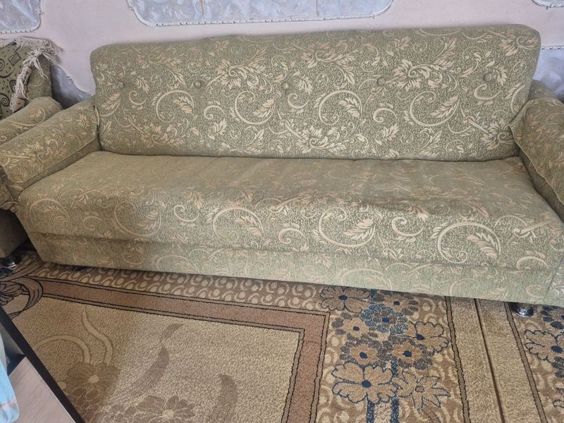 Продаётся диван и кресло. Продаётся диван и кресло.