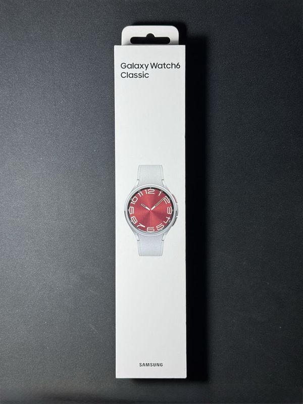 Продаю абсолютно новые Galaxy Watch 6 Classic 43mm в белом корпусе Продаю абсолютно новые Galaxy Watch 6 Classic 43mm в белом корпусе