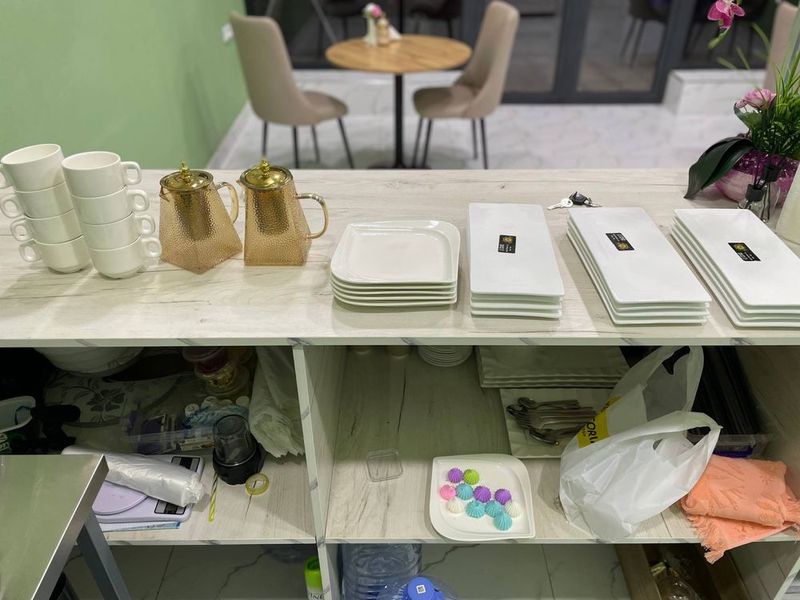 Kafe restoranlar uchun tarelka va chashkalar