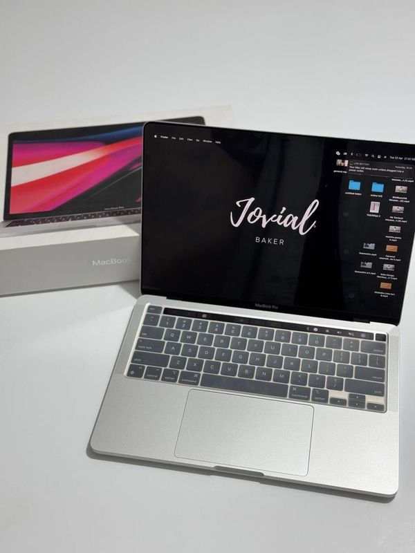 MacBook Pro M1 (13,3 inch) Touch Bar , 1TB , cycle 74 MacBook Pro M1 (13,3 inch) Touch Bar , 1TB , cycle 74