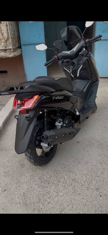 Скутер сотилади срочно пул керак янги 150куб Tmax