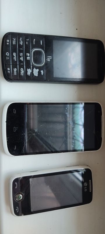 Продам телефон Fly, LG