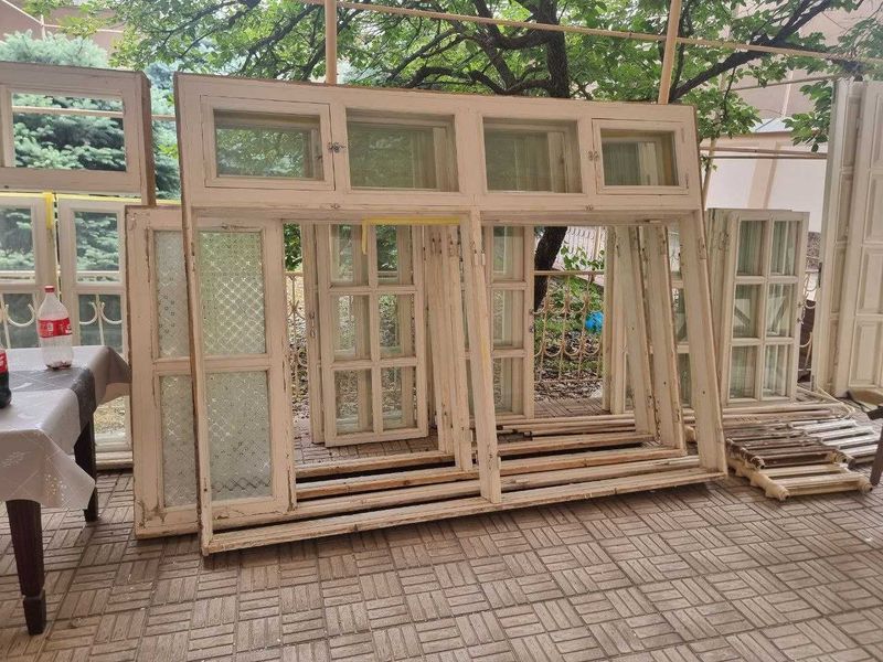 Продам деревянные окна в отличном состоянии размер 190х250 см (5 шт) Продам деревянные окна в отличном состоянии размер 190х250 см (5 шт)