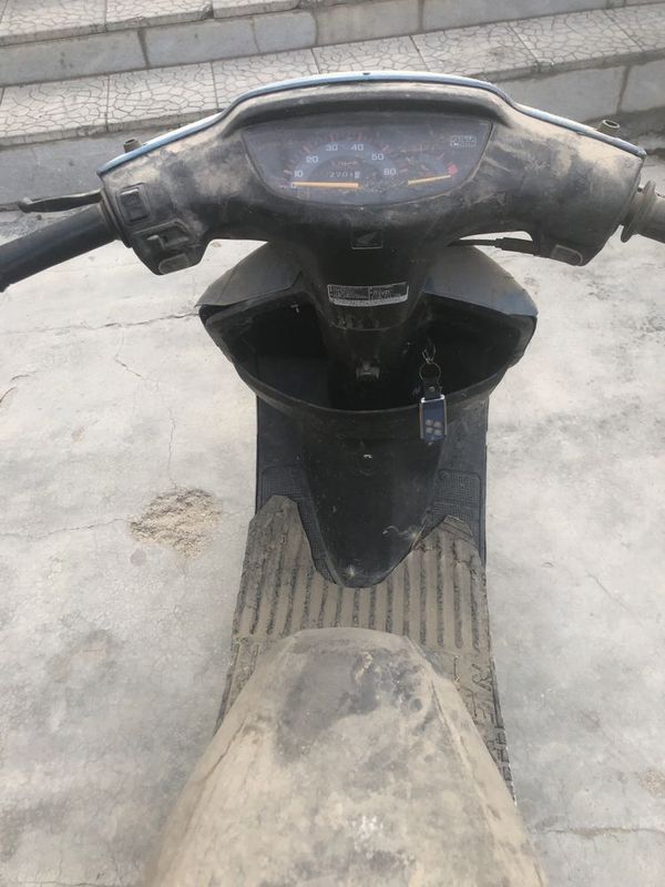 Skuter sotiladi 5,yildan beri turupti dakumeti bor surochna sotiladi i Skuter sotiladi 5,yildan beri turupti dakumeti bor surochna sotiladi i
