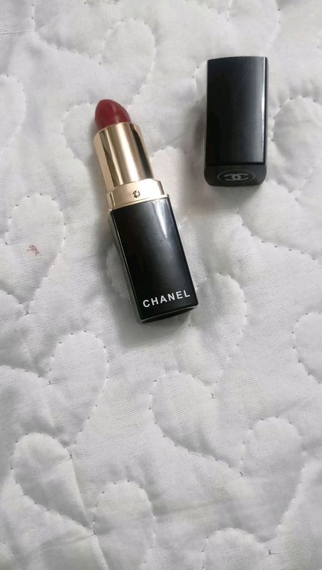 Chanel pomada