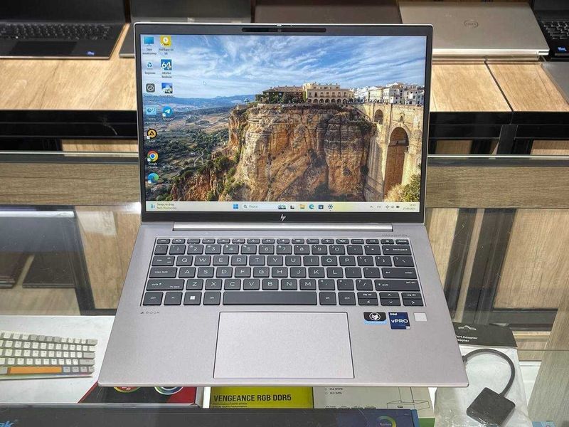 HP ZBook Firefly 14 G10 Core i7-1365U ram 16 ssd 512 RTX A500 4gb
