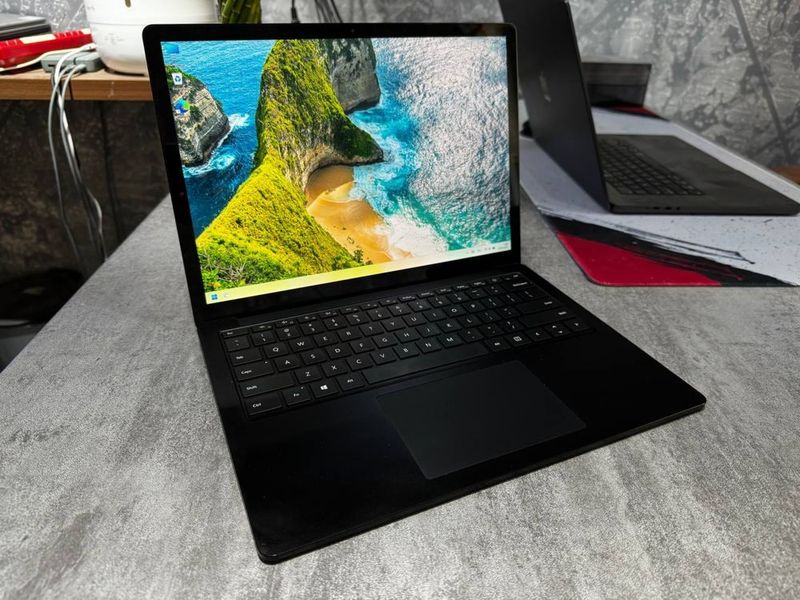 Surface Laptop 4 - 13.5” i7-1185G7! 16GB! 256SSD Surface Laptop 4 - 13.5” i7-1185G7! 16GB! 256SSD