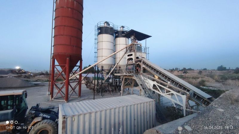 Beton ishlab chiqarishga moslashgan zavod.