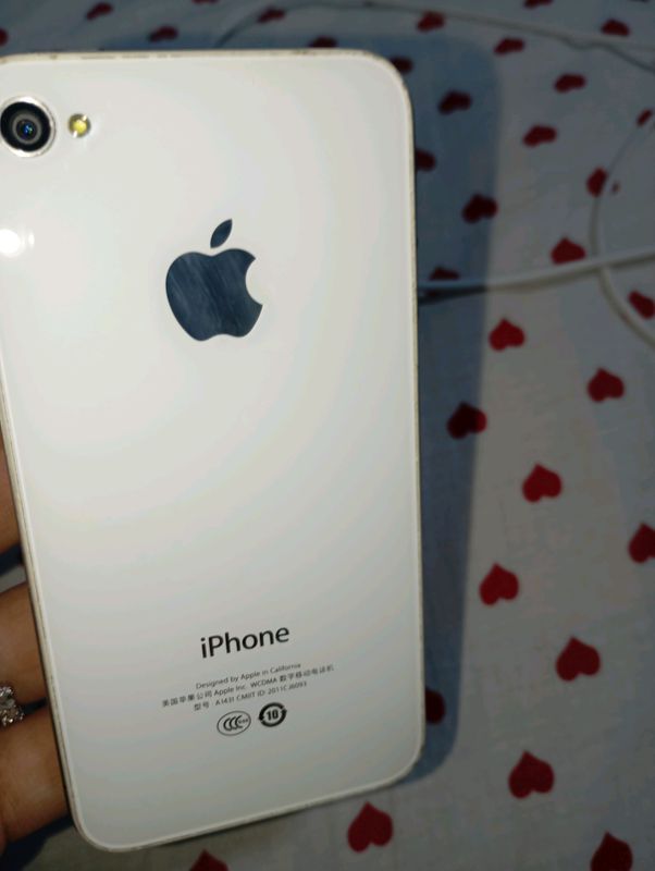 iphone 4S hotra 64/8GB holati yangi zaryati zor iphone 4S hotra 64/8GB holati yangi zaryati zor