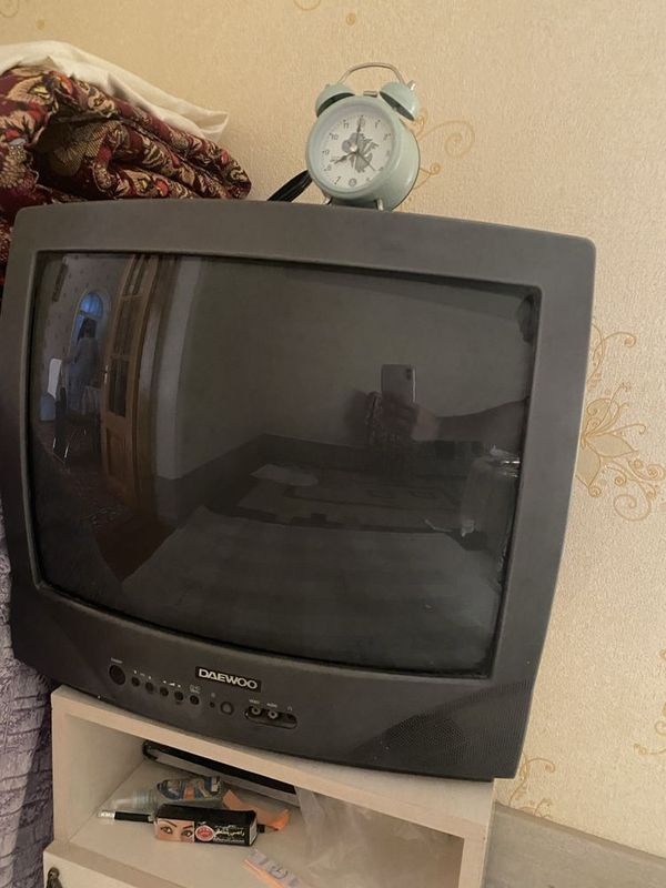 Televizor iahlaydi.