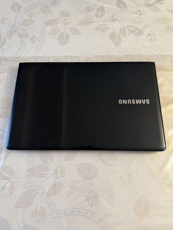 Нукусте таза samsung ноутбук срочно сатылады Нукусте таза samsung ноутбук срочно сатылады