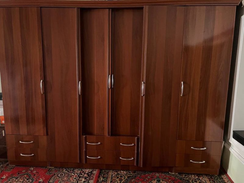 Mebel шкаф сотилади очень компактный Mebel шкаф сотилади очень компактный
