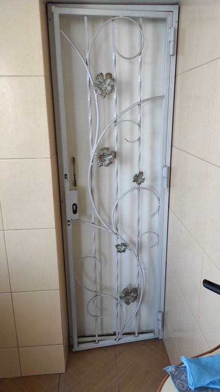 Продаётся железная дверь Продаётся железная дверь