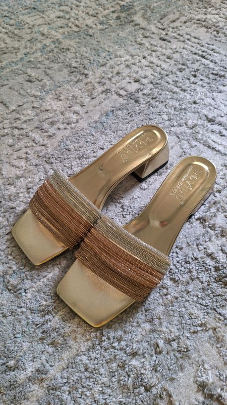 1 martta kiyilgan, 39 razmer, narxi:200 ming 1 martta kiyilgan, 39 razmer, narxi:200 ming