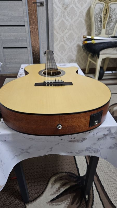 Gitara sotiladi CORT indaneziya yangi pachti Gitara sotiladi CORT indaneziya yangi pachti