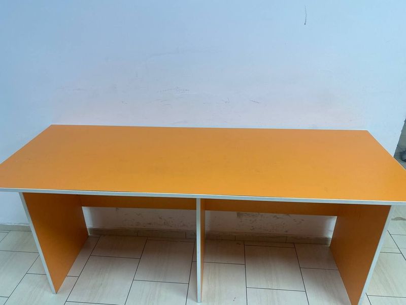 Stol uy/ofis uchun Stol uy/ofis uchun