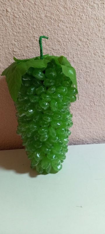 Qanddan yasalgan uzum 1 kg dan og‘irroq