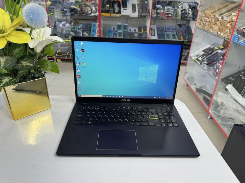 asus pashti yangidek ofis ishlari uchun 2 ta ssd lik umuman qotmidi asus pashti yangidek ofis ishlari uchun 2 ta ssd lik umuman qotmidi