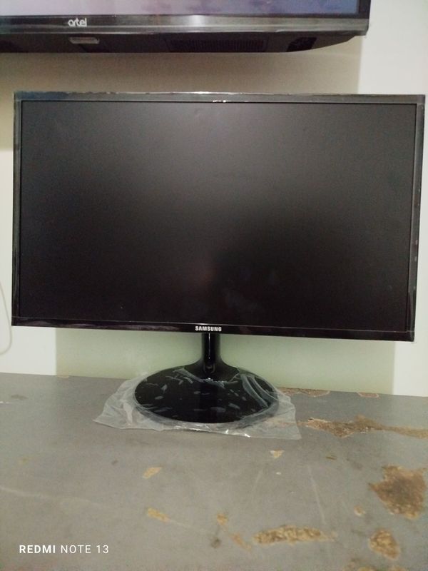 Samsung monitor yangi