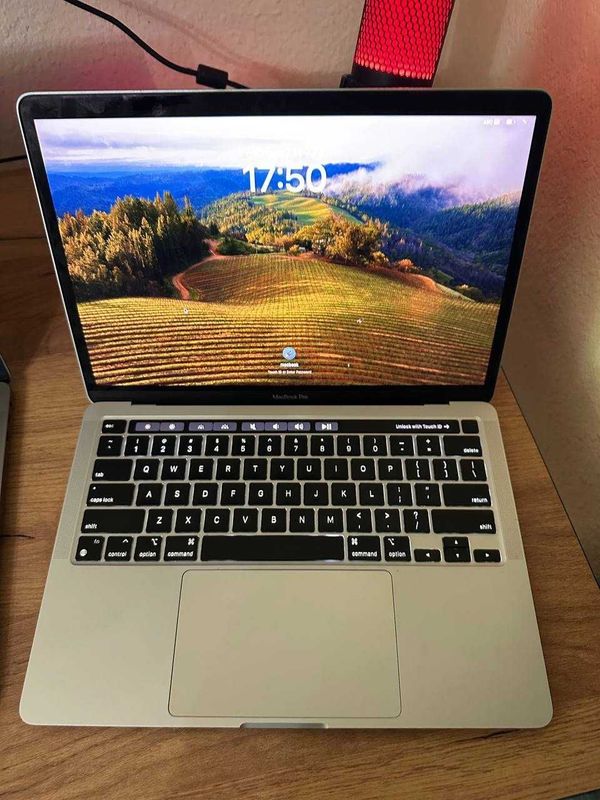 Macbook Prolar sotiladi