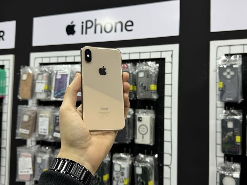 Телефон iPhone Xs gold